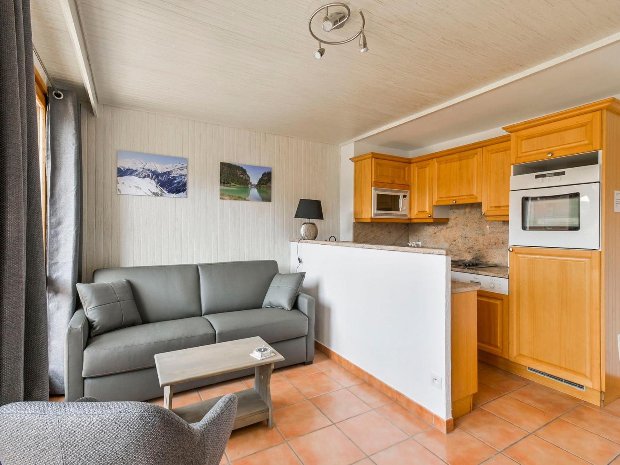 2 Pieces Au Centre De Courchevel, Skis Aux Pieds, Animaux Admis - Fr-1-514-65 * Courchevel